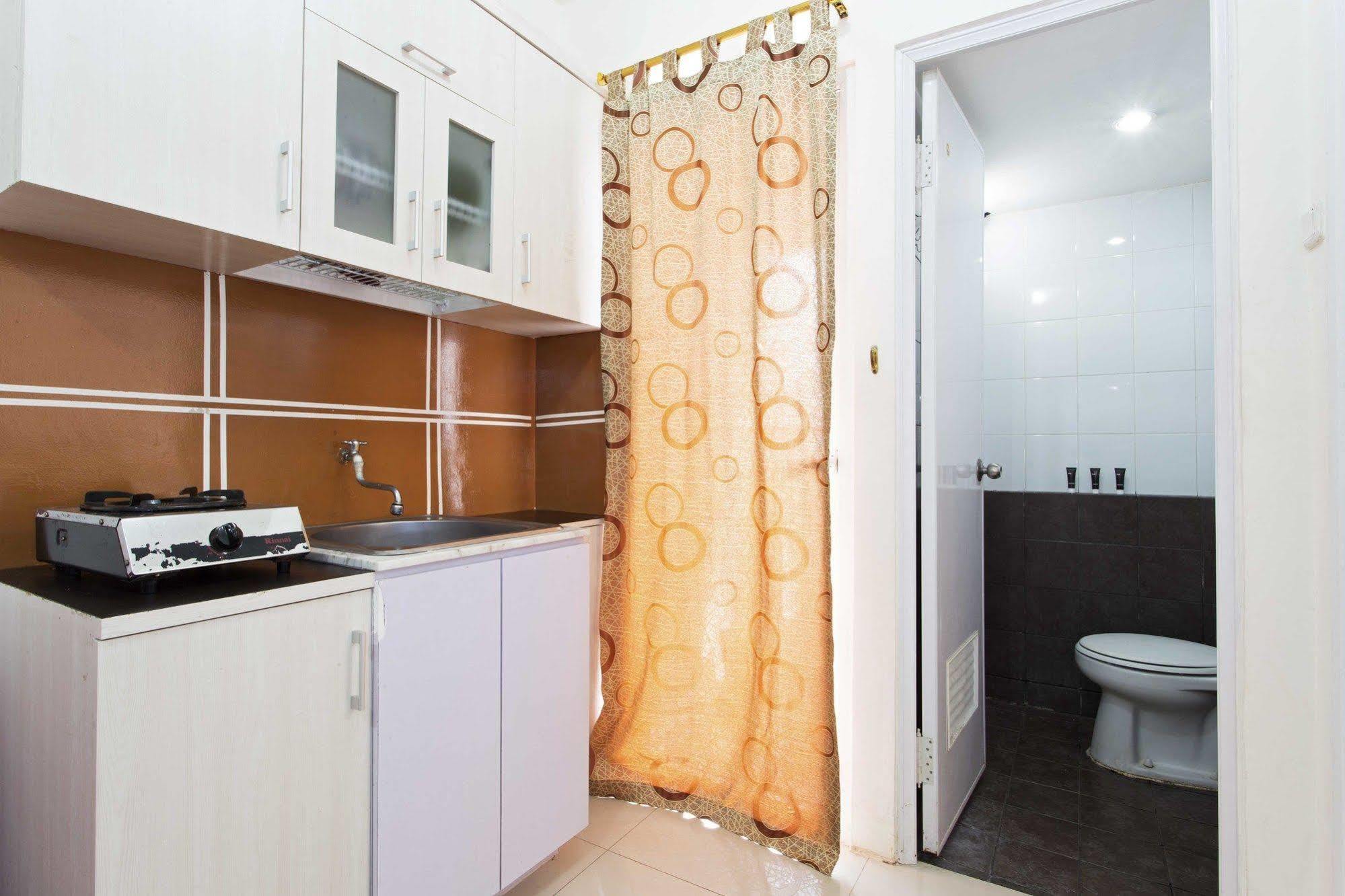 Reddoorz Apartment @ Green Pramuka Τζακάρτα Εξωτερικό φωτογραφία