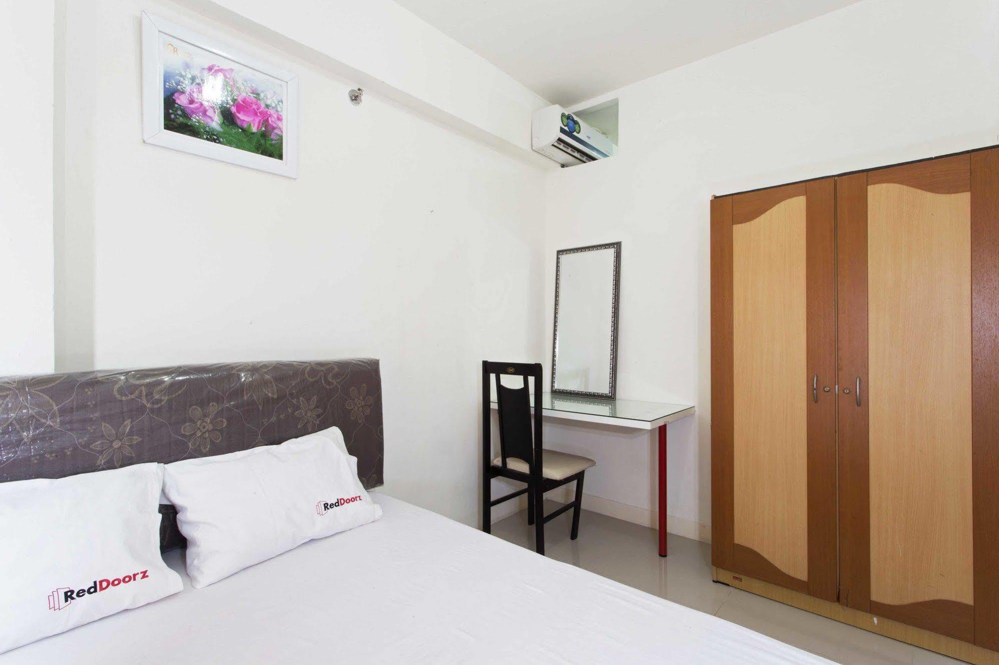 Reddoorz Apartment @ Green Pramuka Τζακάρτα Εξωτερικό φωτογραφία