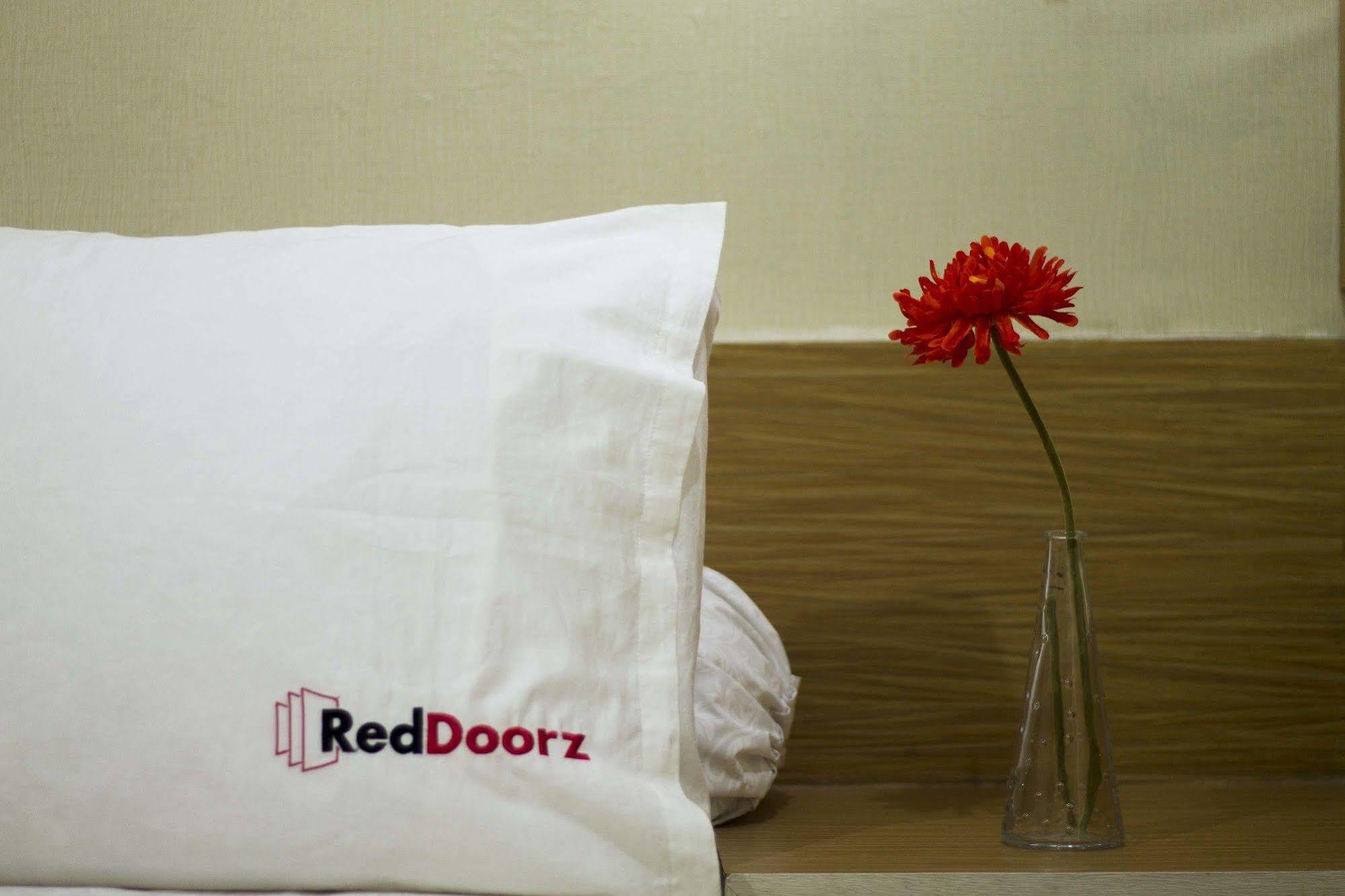 Reddoorz Apartment @ Green Pramuka Τζακάρτα Εξωτερικό φωτογραφία